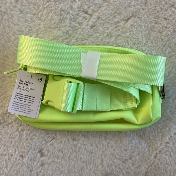 โค๏ธ Lululemon Faded Zap Extended Strap Everywhere Belt Bag NWT - Picture 5 of 8